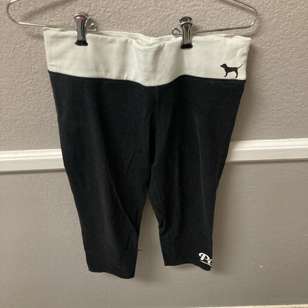 Women’s Black/white Victoria Secret Pink yoga/capris  pants. Size small